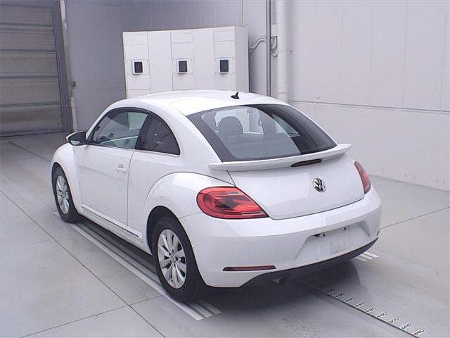 VOLKSWAGEN BEETLE