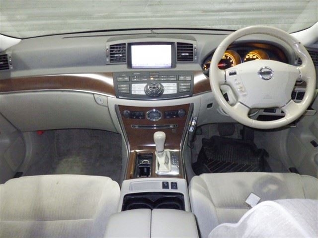 NISSAN FUGA