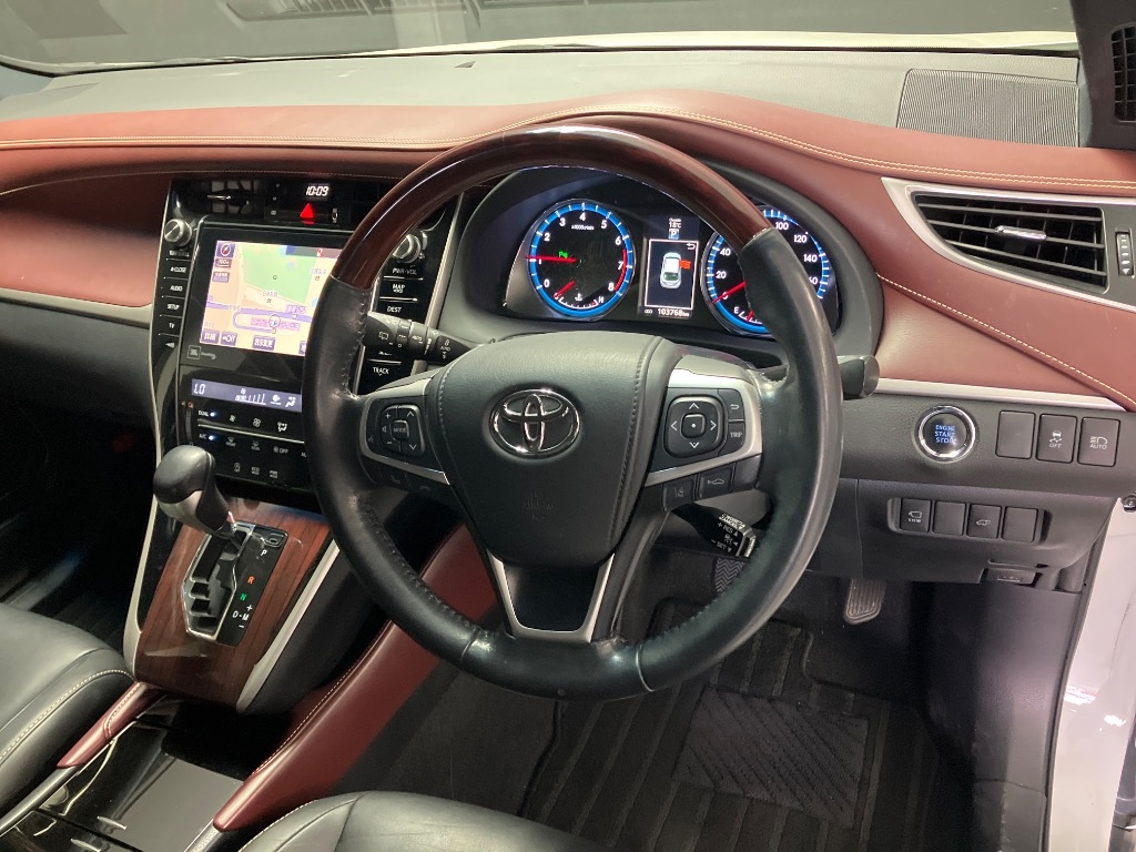 TOYOTA HARRIER