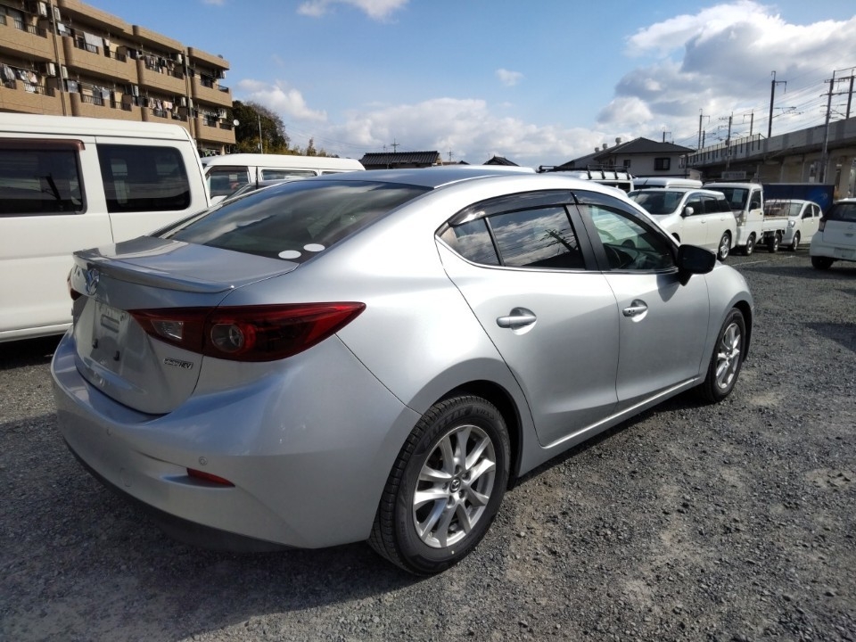 MAZDA AXELA