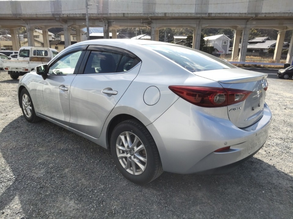 MAZDA AXELA
