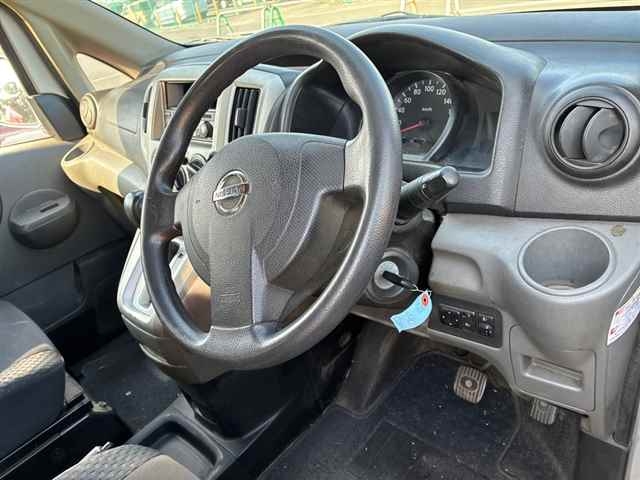 NISSAN NV200