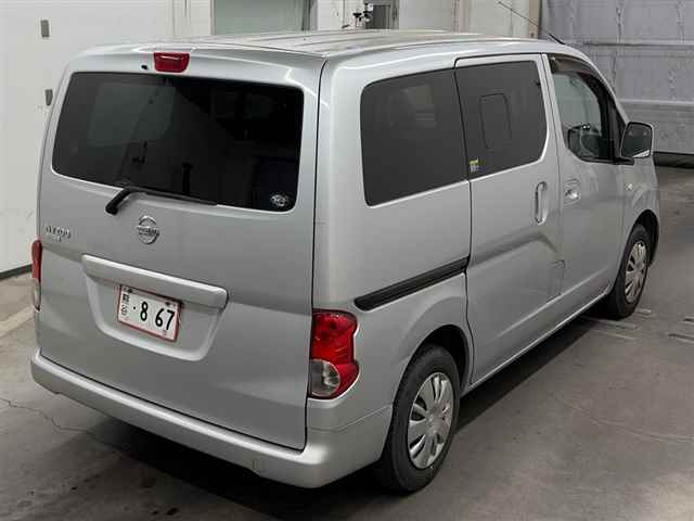 NISSAN NV200