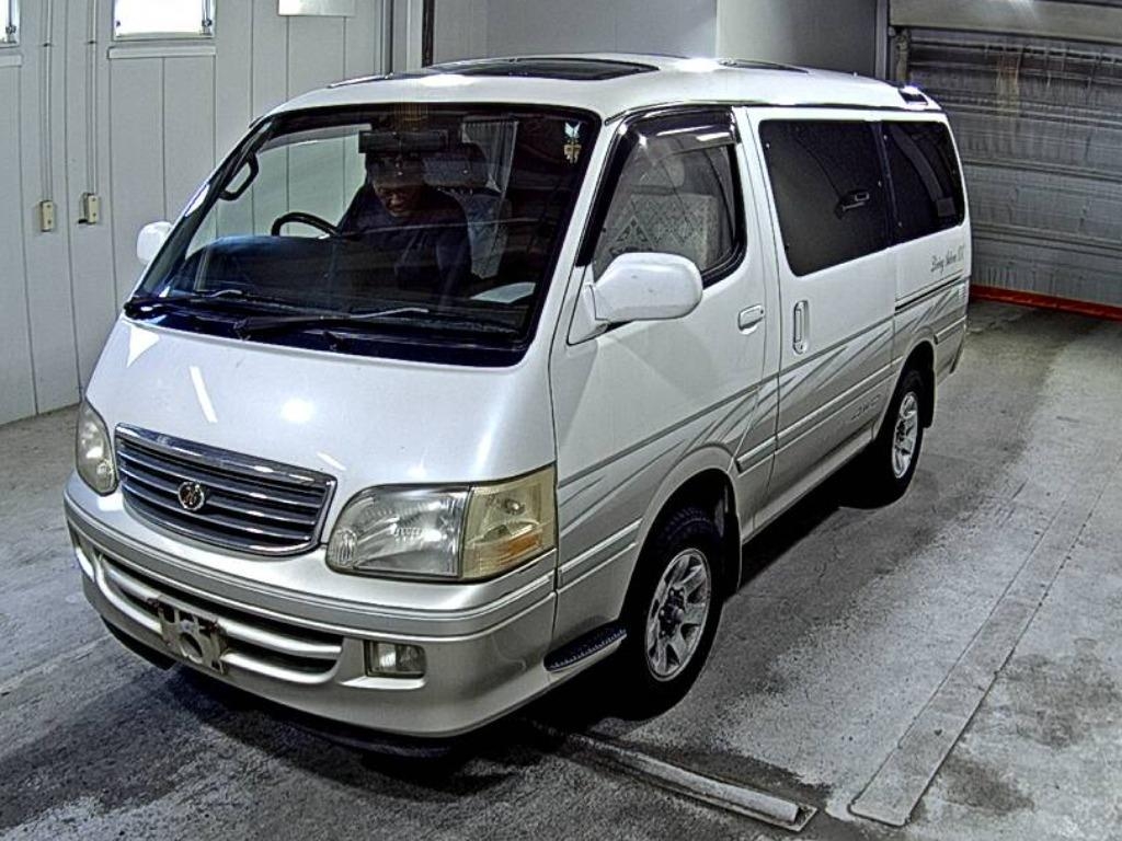 TOYOTA HIACE