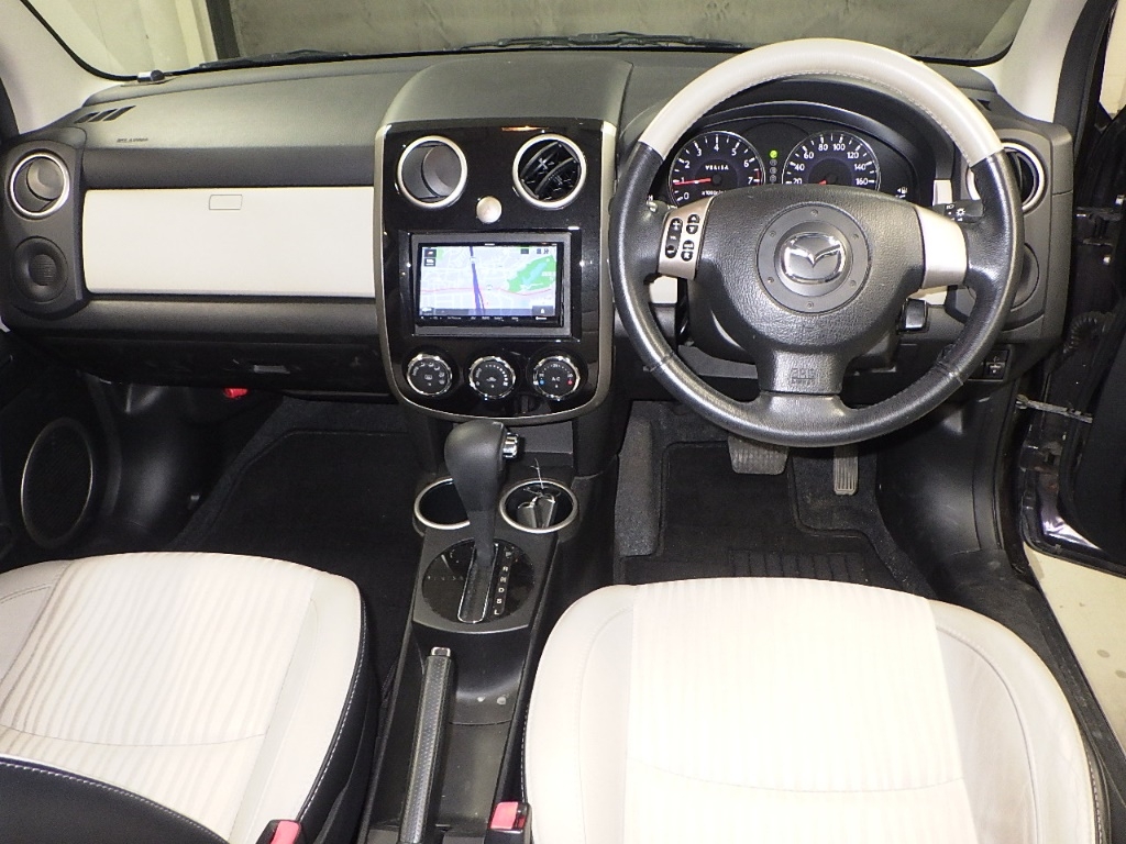 MAZDA VERISA