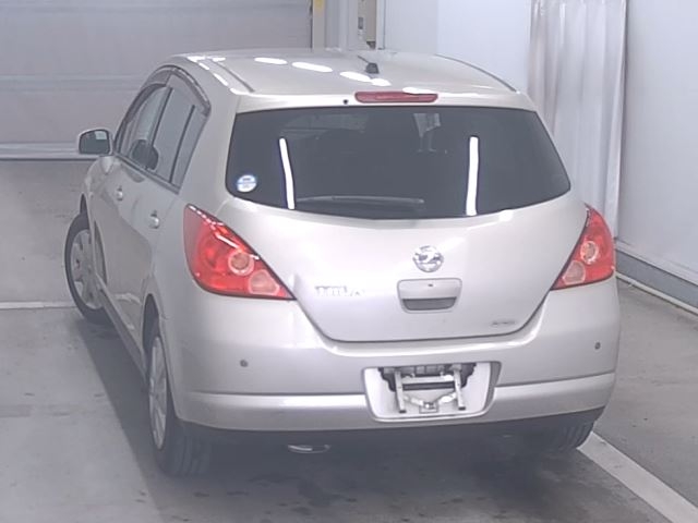 NISSAN TIIDA