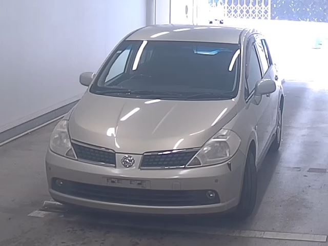 NISSAN TIIDA
