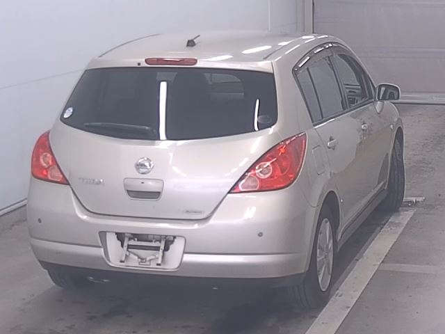NISSAN TIIDA