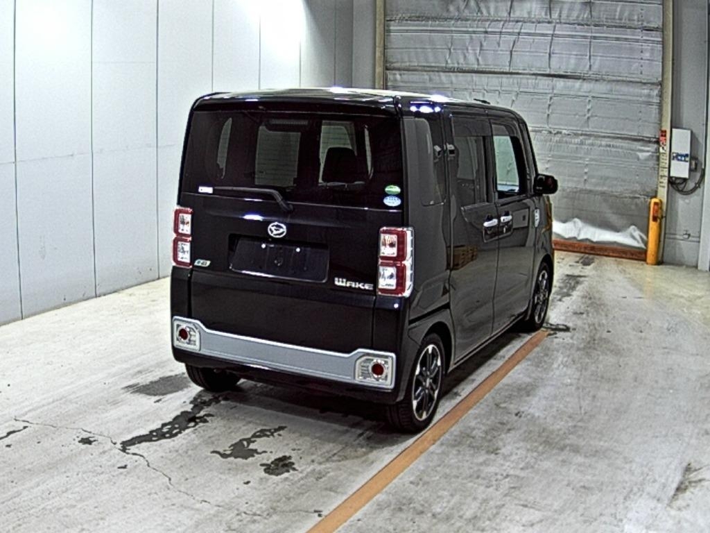 DAIHATSU WAKE