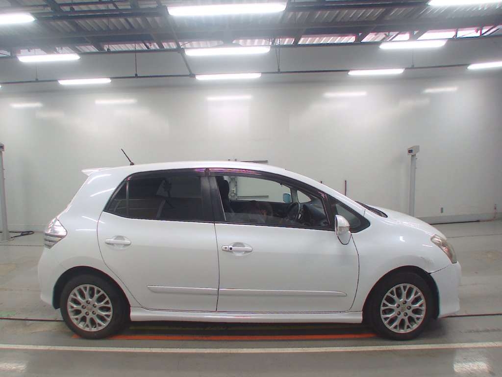 TOYOTA BLADE