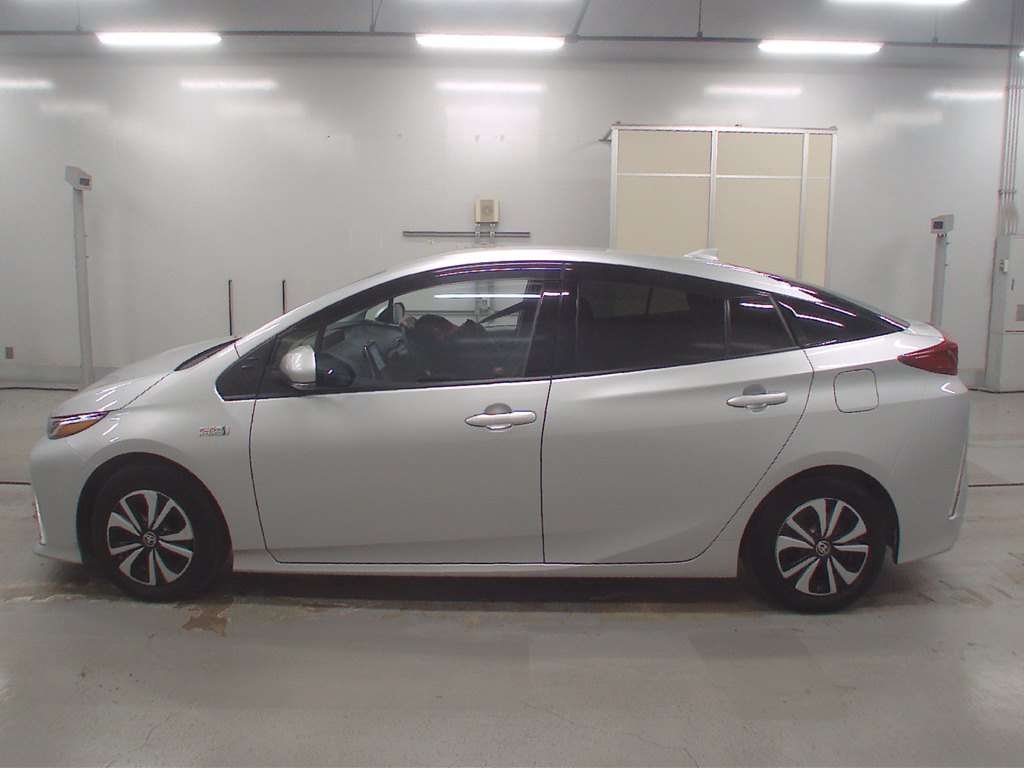 TOYOTA PRIUS PHV