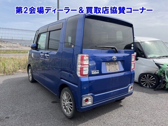 TOYOTA PIXIS MEGA