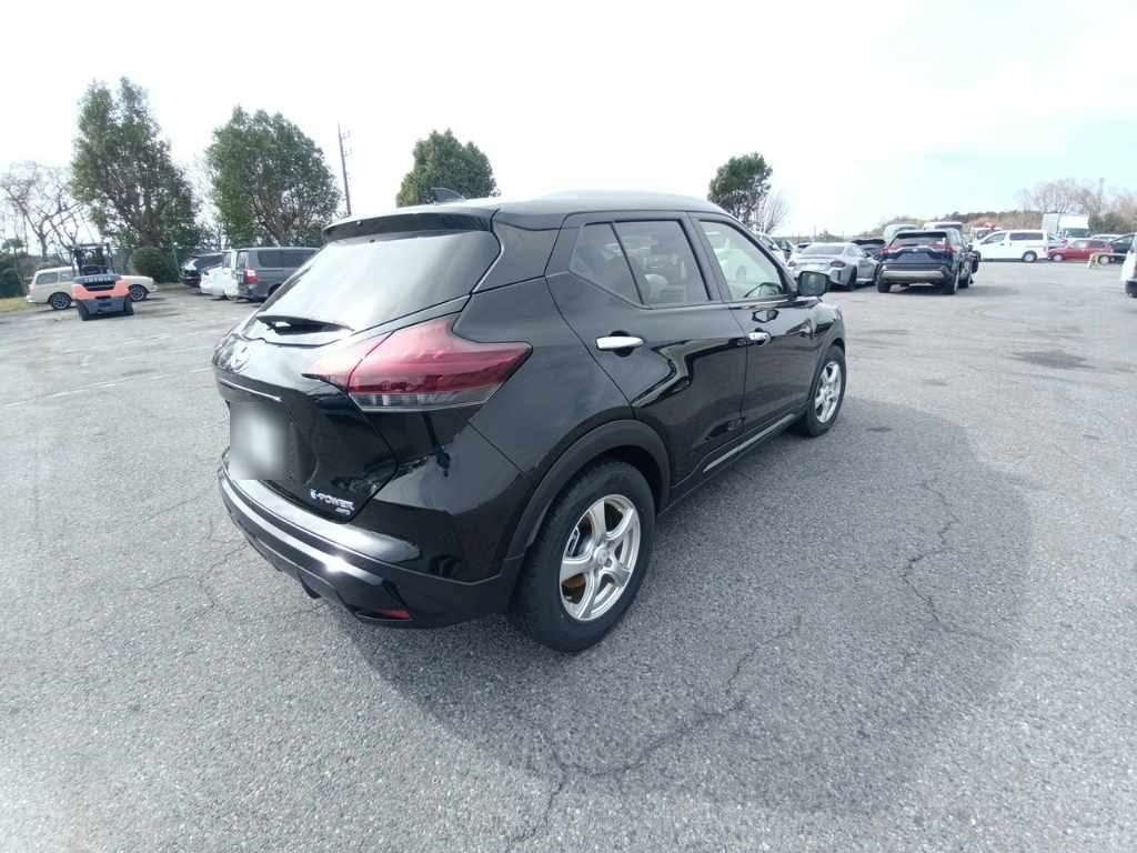 NISSAN KICKS