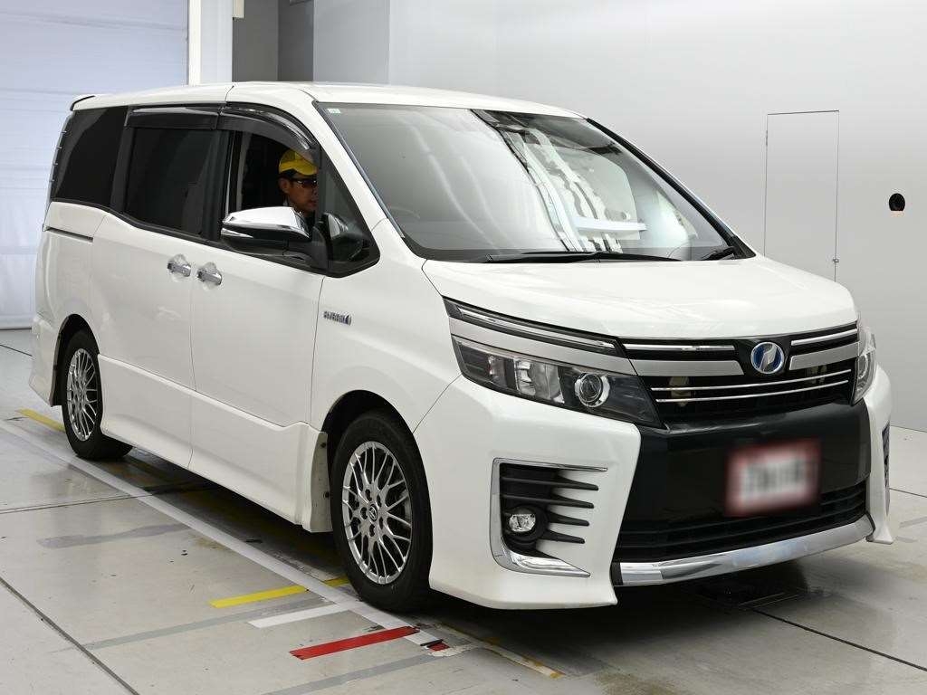 TOYOTA VOXY