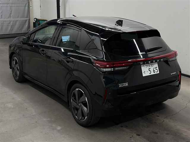 NISSAN AURA