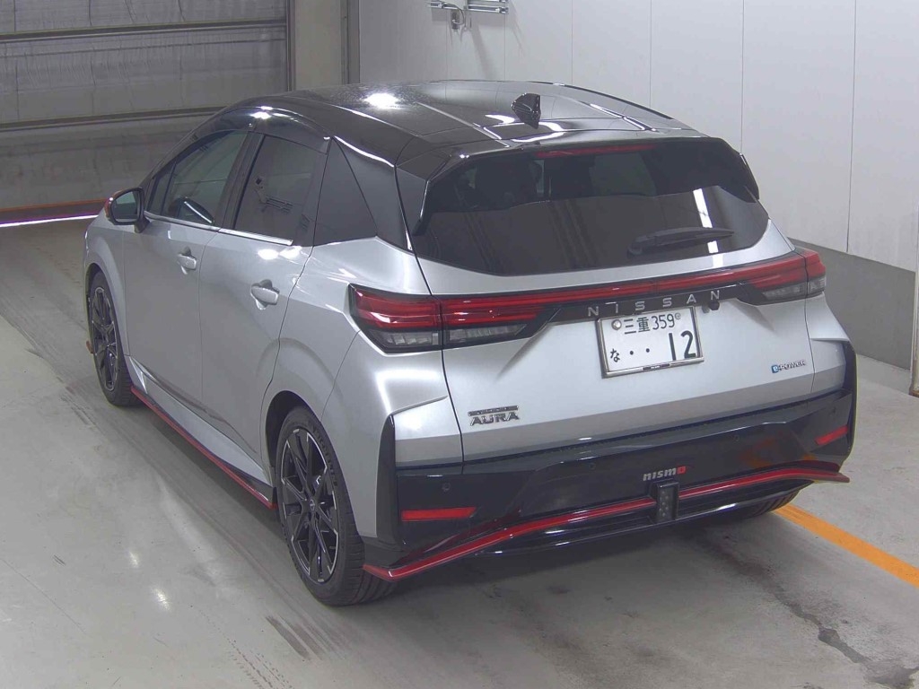 NISSAN AURA