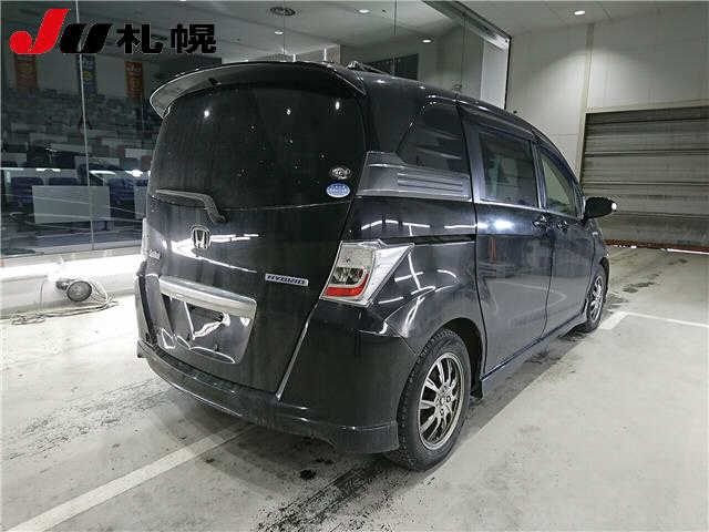 HONDA FREED SPIKE