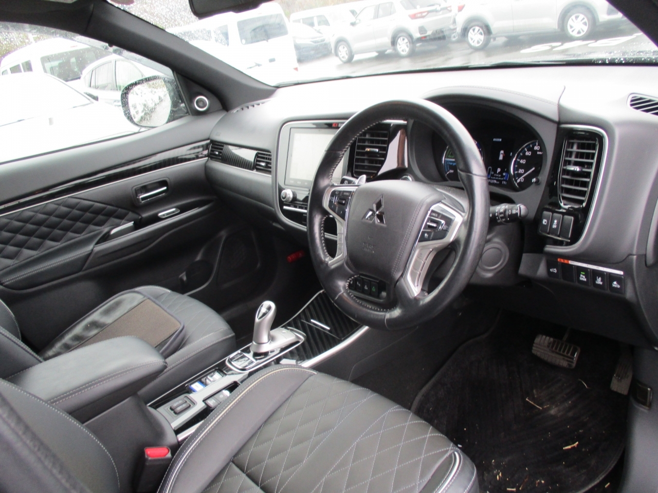MITSUBISHI OUTLANDER