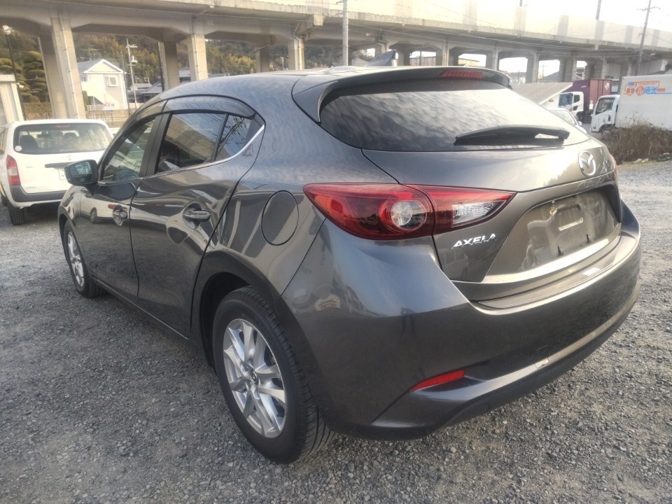 MAZDA AXELA