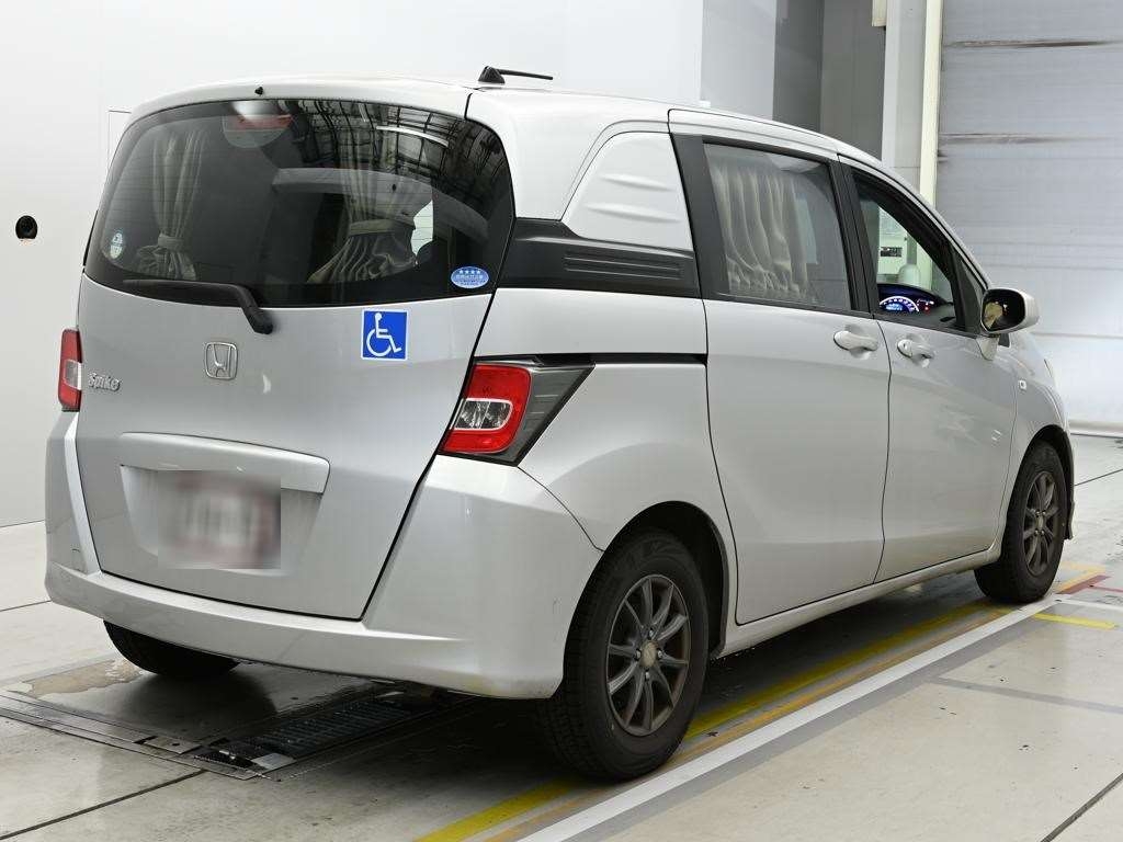 HONDA FREED SPIKE