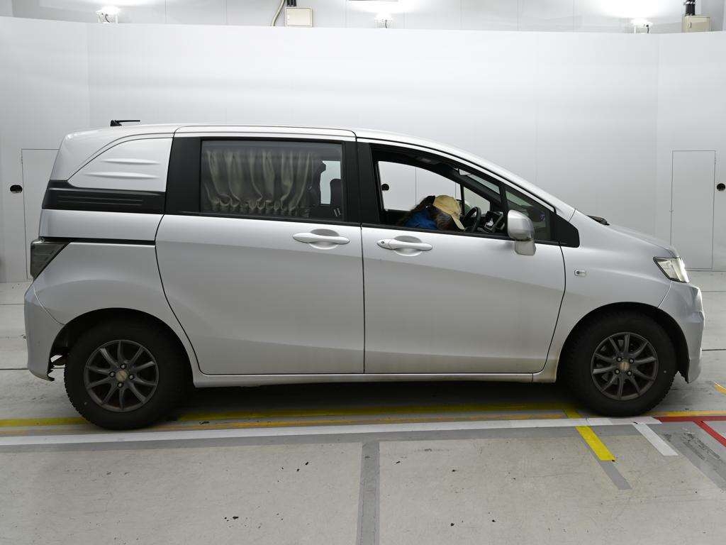 HONDA FREED SPIKE