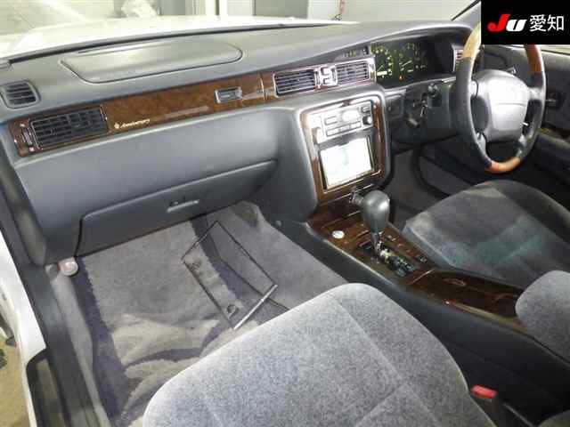 TOYOTA CROWN MAJESTA