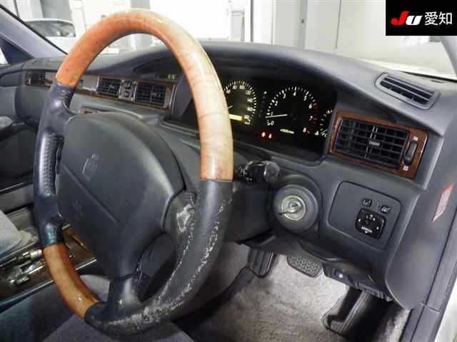 TOYOTA CROWN MAJESTA