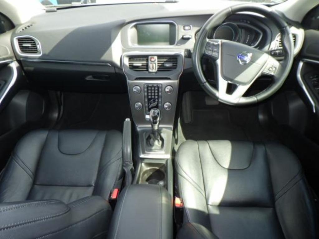 VOLVO V40