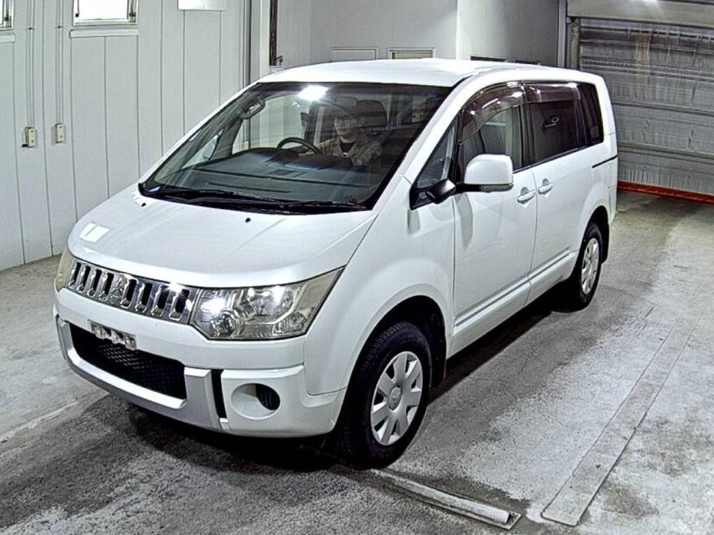 MITSUBISHI DELICA D:5