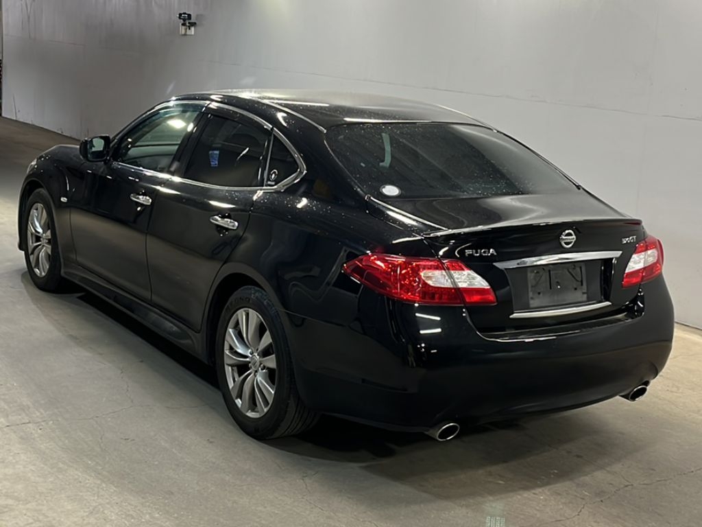 NISSAN FUGA