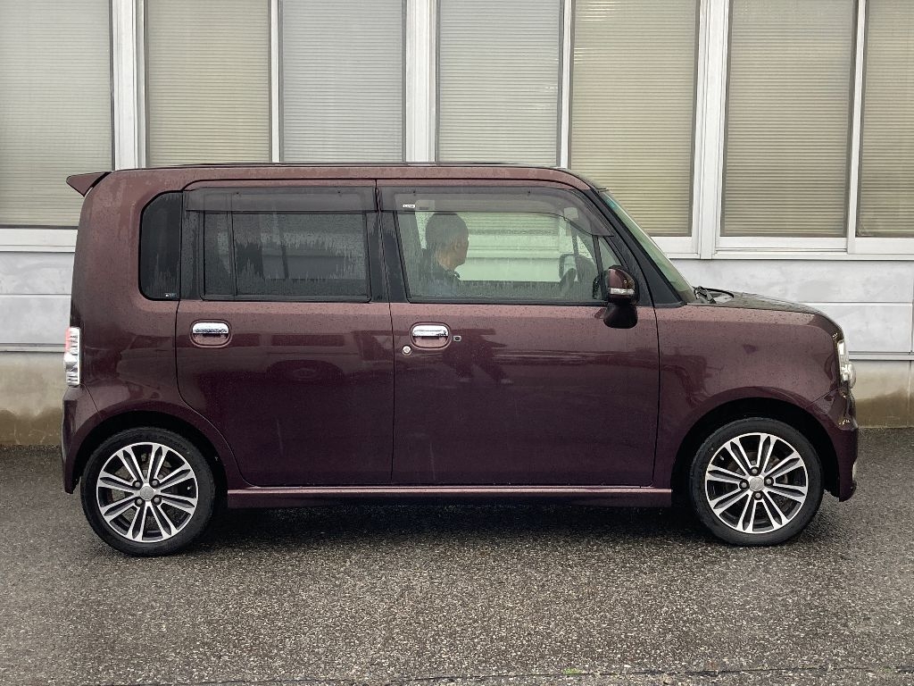 DAIHATSU MOVE CONTE