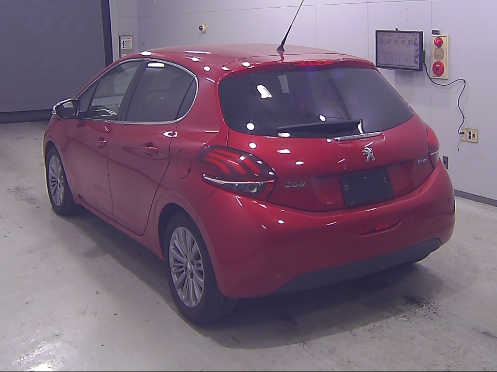 PEUGEOT 208