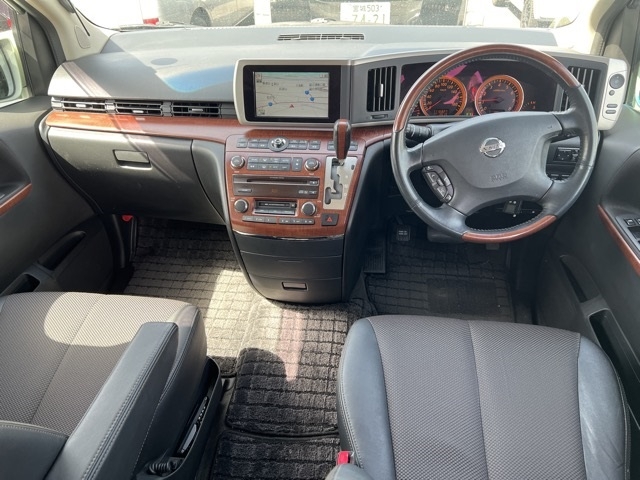 NISSAN ELGRAND