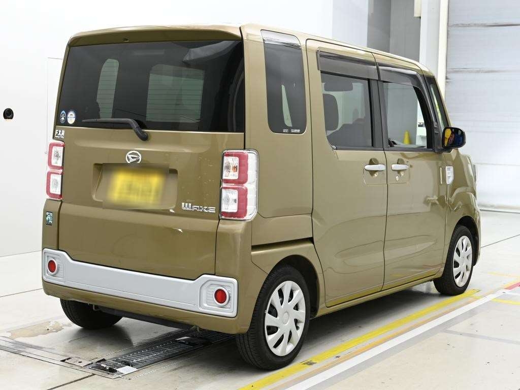 DAIHATSU WAKE