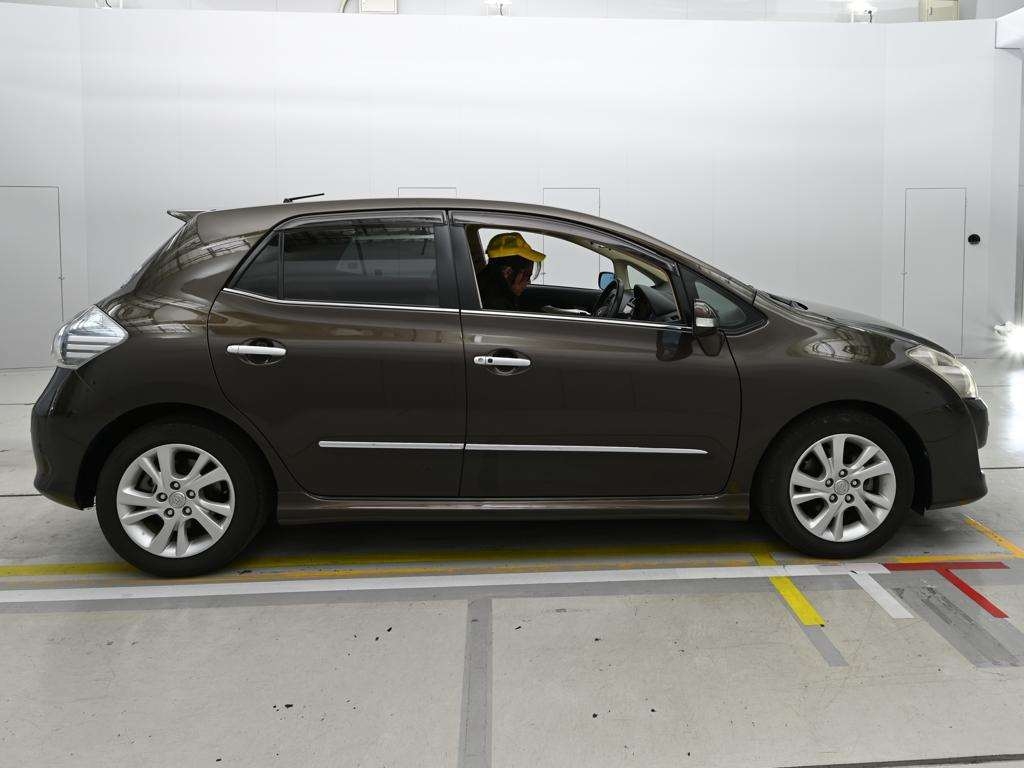 TOYOTA BLADE