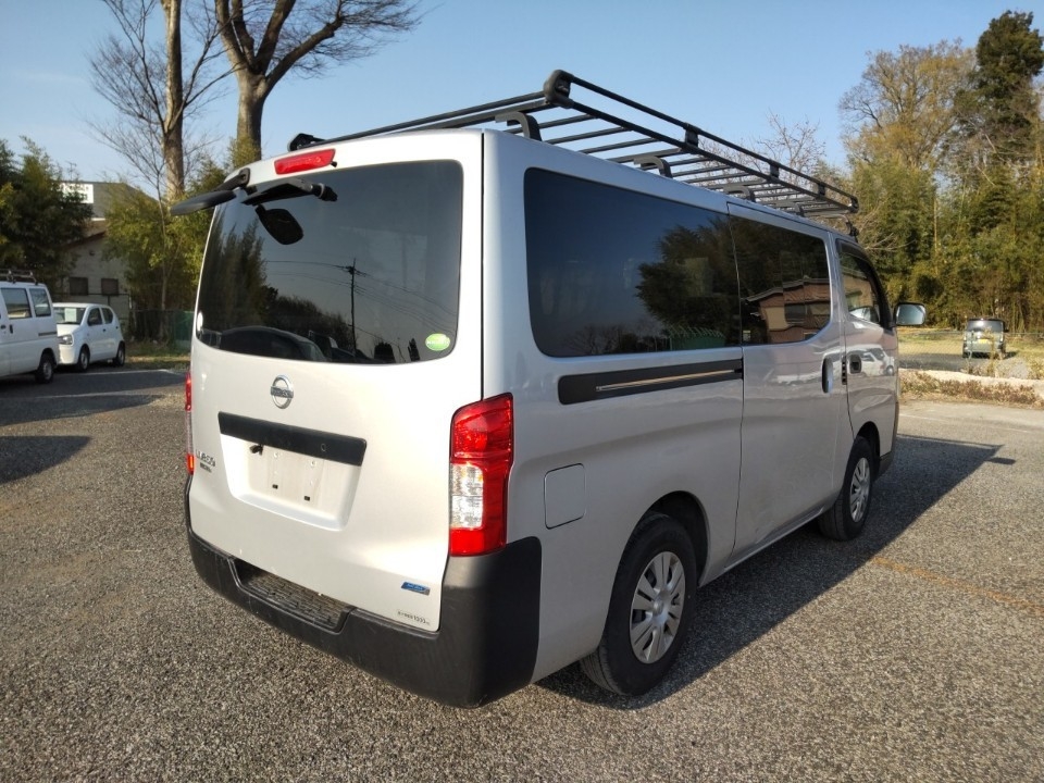 NISSAN NV350 CARAVAN