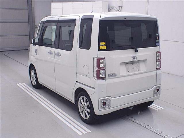 TOYOTA PIXIS MEGA