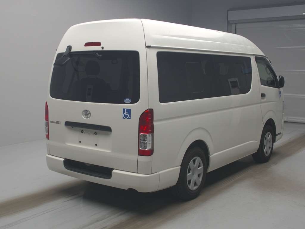TOYOTA REGIUS ACE