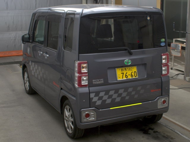 TOYOTA PIXIS MEGA