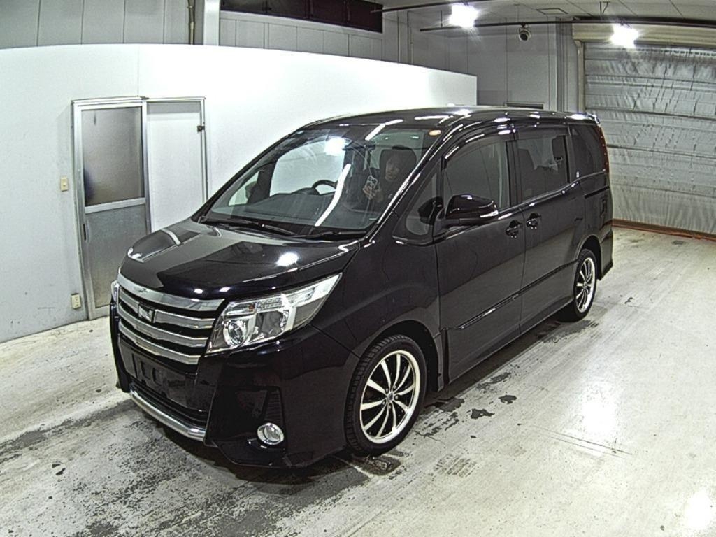TOYOTA NOAH