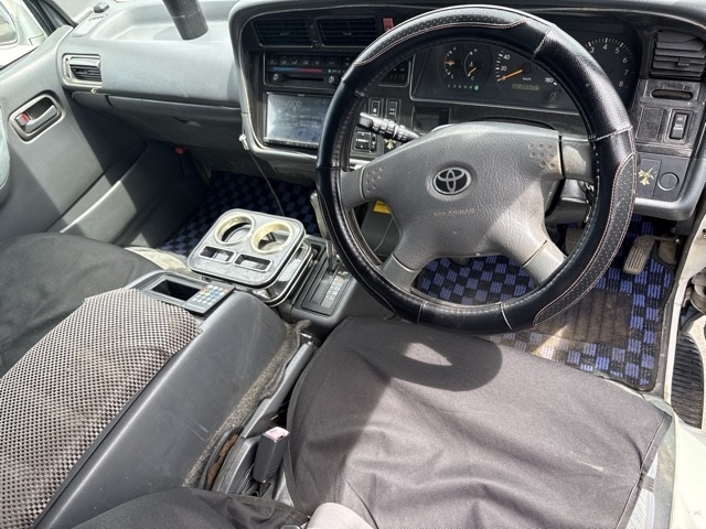 TOYOTA REGIUS ACE