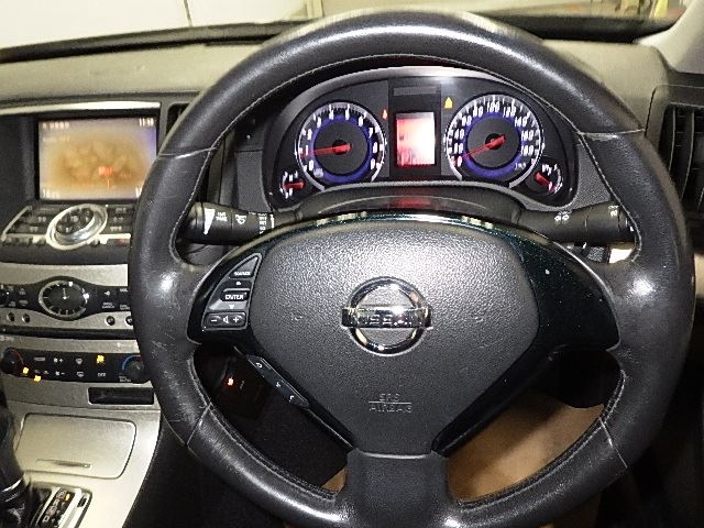 NISSAN SKYLINE