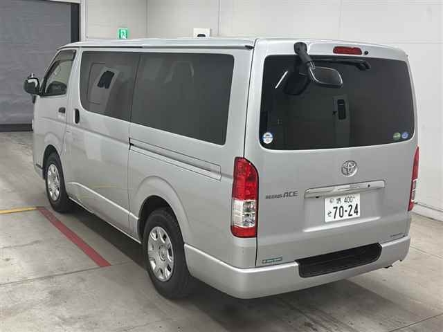 TOYOTA REGIUS ACE