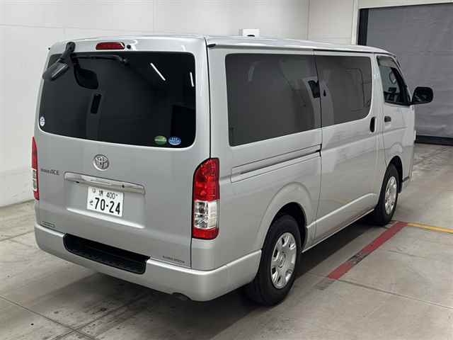 TOYOTA REGIUS ACE