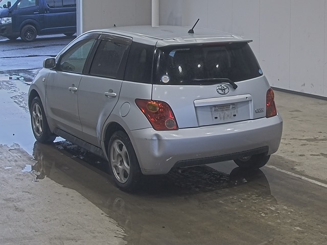 TOYOTA IST