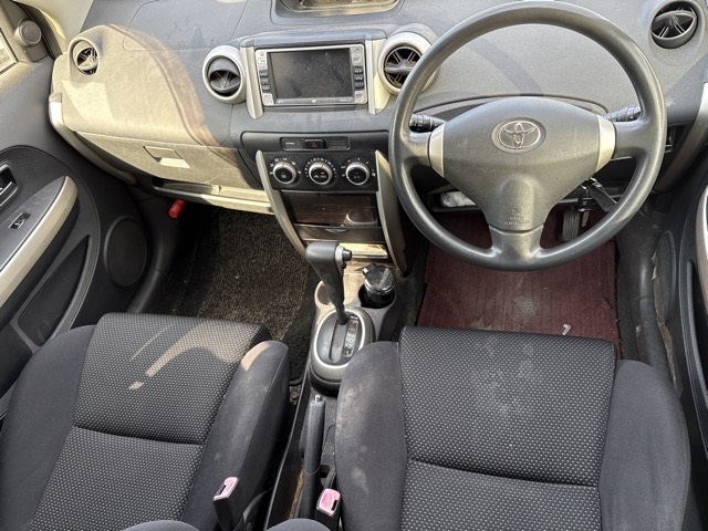 TOYOTA IST