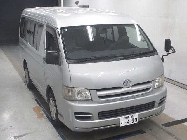 TOYOTA HIACE