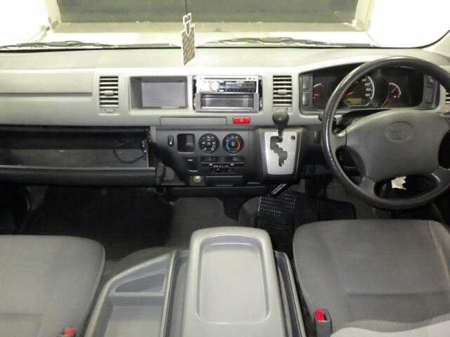 TOYOTA HIACE