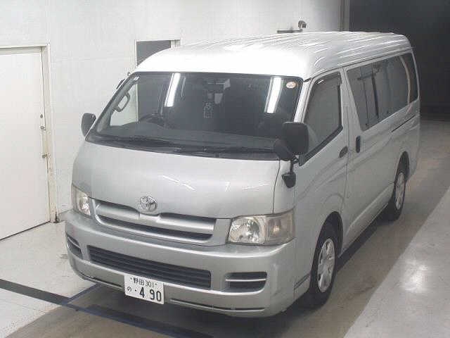 TOYOTA HIACE