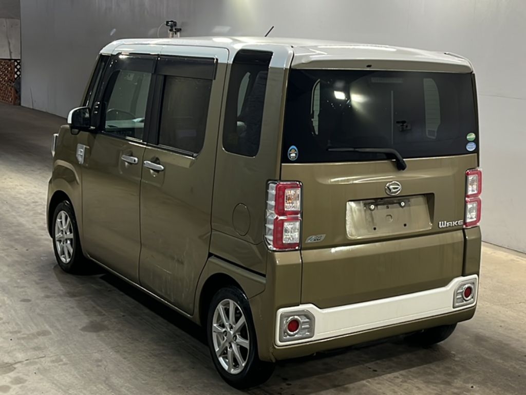 DAIHATSU WAKE